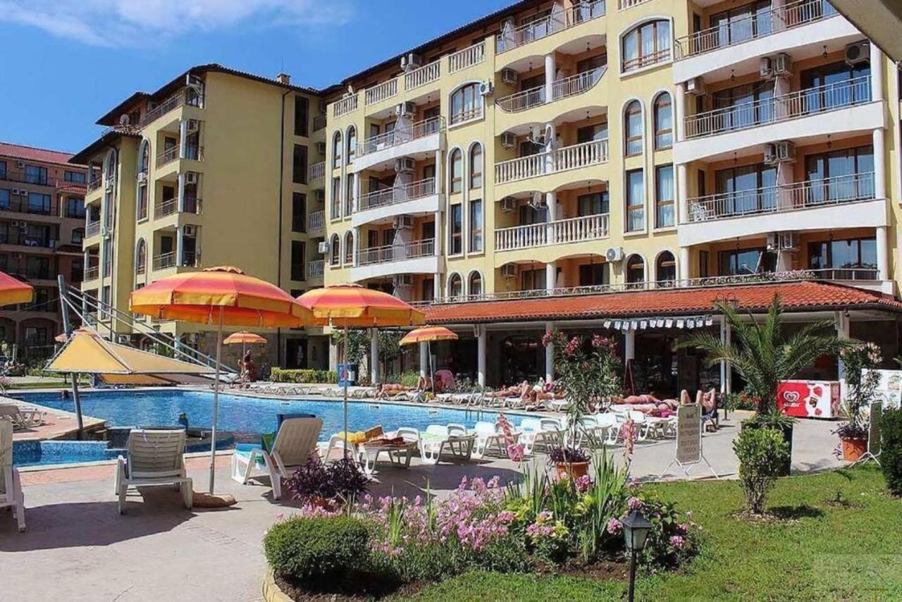 Уютные Апартаменты С Бассейном У Моря В Г. Солнечный Берег Slantschew brjag Exterior foto